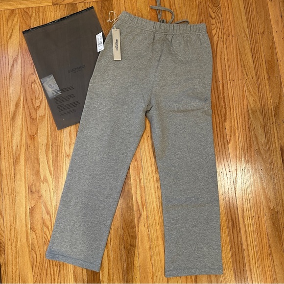 Essentials relaxed sweatpants joggers dark oatmeal SS22 - Picture 2 of 15